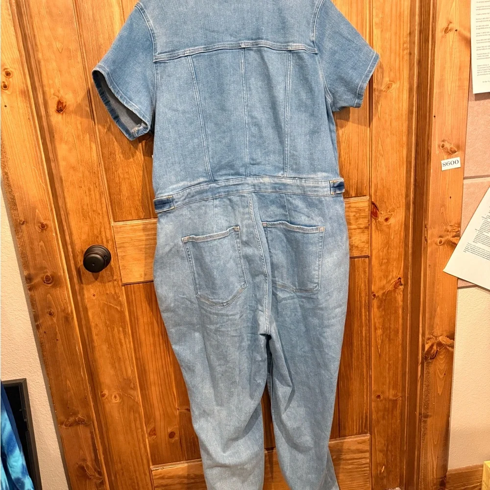 Good American Light Blue Denim Short Sleeve Utility Jumpsuit - Picture 2 of 6